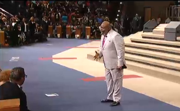 BishopJakes's tweet photo. With no witnesses God reveals his power! The power of God will work all by itself! #CrashCourseinFatherhood http://t.co/0HUwzA52kH