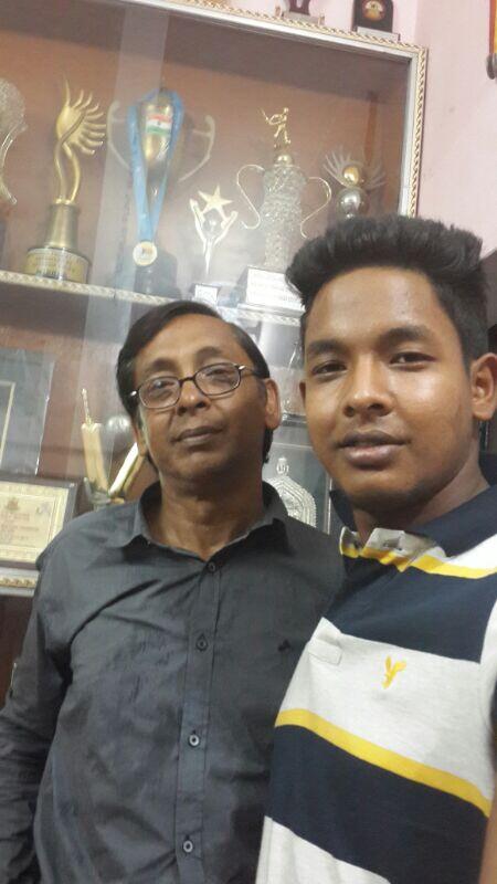 Akshdeep_Nath's tweet photo. Happy Father's day papa :) http://t.co/BhCJTGvnpU