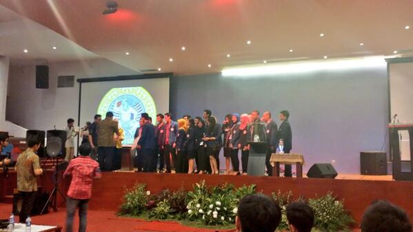 MCCMutdjok8's tweet photo. SELAMAT KEPADA UNIVERSITAS AIRLANGGA SEBAGAI JUARA 2 MCC MUTDJOK VIII!!! http://t.co/BVQXYAr2rm