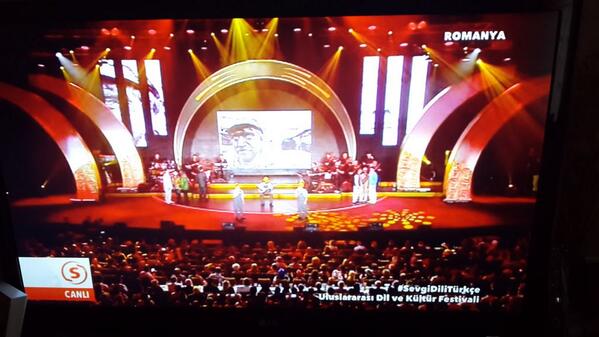 Cadı avı peşinde sağa-sola gitsin onlar. Sevgiyi kalpten silmeye güçleri yetmez.  #SevgiDiliTürkçe