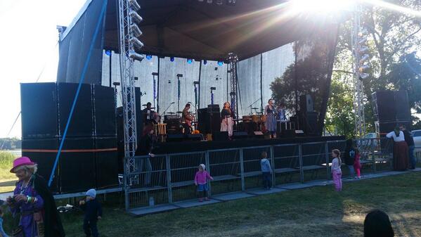 lastguru_net's tweet image. Kulturāls vakars pie ezera #brīvdabasmuzejs