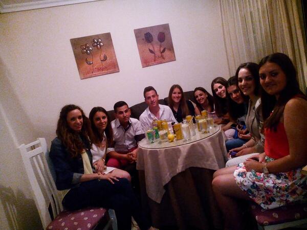 ferni6110's tweet photo. "@BarbaraLopez96: Gin-tonic night. http://t.co/EhueMtGCg1"