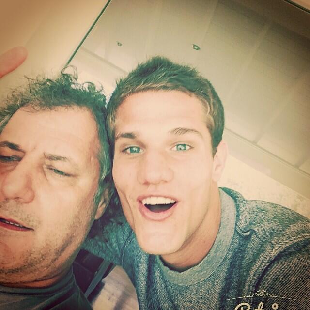 BqM6onoIgAAP4Ri.jpg:large