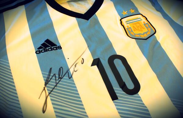 soccerdotcom's tweet image. If Messi scores a hattrick vs #BIH, we'll give away a signed #ARG jersey! Follow @soccerdotcom &amp;amp; RT to enter!