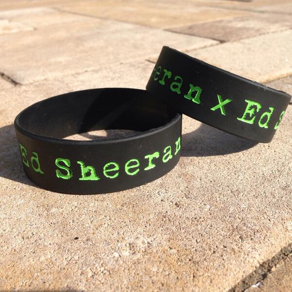 caitlynlubas's tweet photo. ❎GIVEAWAY!❎
RT this to win an Ed Sheeran green&amp;black multiply bracelet (random winner picked on 6/23) http://t.co/t0WnGTNLh4