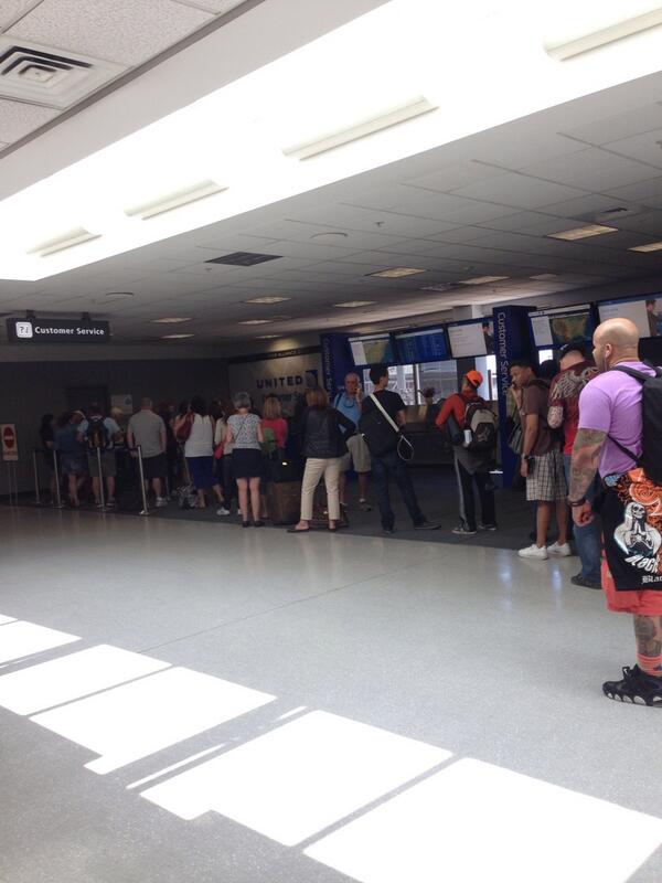 aubreelauren's tweet image. Thinking about flying w/@united? Think again... #nothingbutproblems