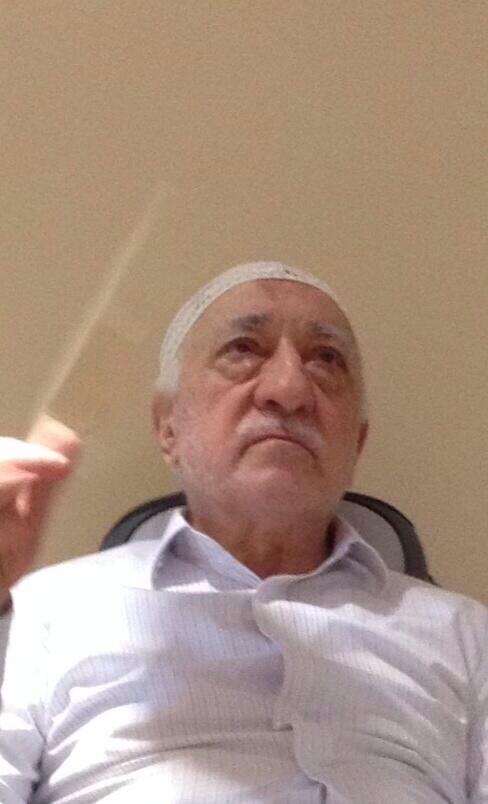 Muhterem Fethullah Gülen Hocaefendi de şu an hepimizle birlikte Romanya'daki coşkuyu seyrediyor #SevgiDiliTürkçe