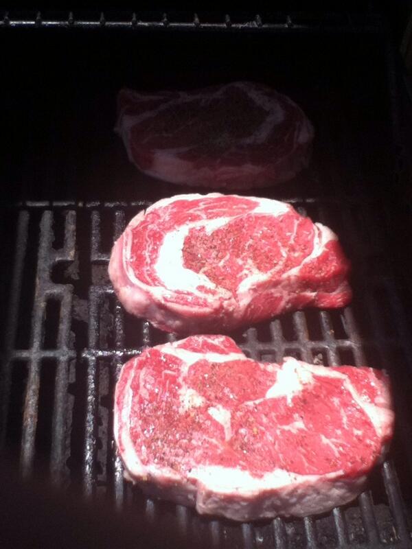 youwontbreakme's tweet photo. First time cooking on the grill. Hopefully my amazing Father will enjoy these! #yum #grillout #yummy #FathersDay #yas http://t.co/KBkppQYtlS