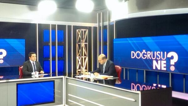 suleymansoylu's tweet photo. Başladık. @yirmidorttv @melikyigitel @omiroglustar #DogrusuNe? http://t.co/JIb4RB1uFb