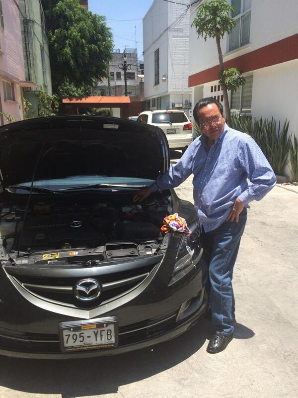 JimeLarrondo's tweet photo. Feliz día del padre !!! El coche no arranca !! http://t.co/4dtZIYKkFD
