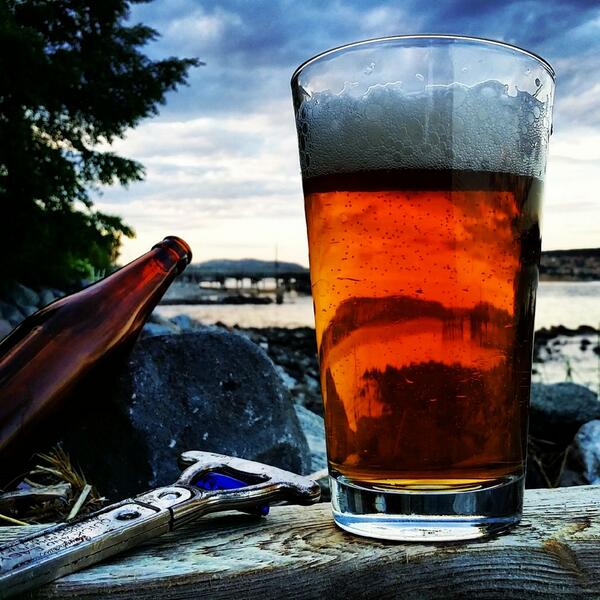 This home brewed bohimian pilsner is a perfect combo whit those hot summer nights! #beer#dirtyolmenn#brewedinanger