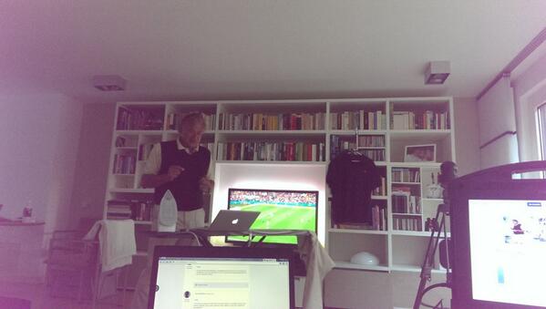 WeblecturesHSL's tweet image. Live college balanslezen bij Arnold van der Capellen thuis! @hsleidenNL