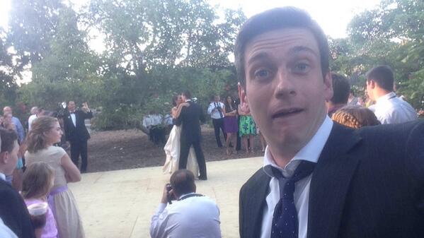 Leonidaslogs's tweet photo. I wanna go dance with the bride, but first, lemme take a selfie.  @TheChainsmokers http://t.co/r5Jlrup6Yq