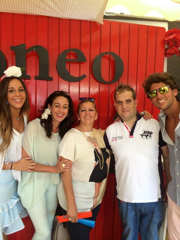 Gracias a la <a href="/Casetaroneo/">Caseta  El Roneo</a> <a href="/jesussantiago97/">Jesus Santiago</a> a su madre por la gran acogida y recibimiento en su magnífica caseta.