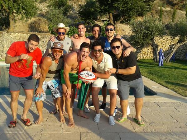 Traperous's tweet photo. Día con el club gastronómico en Alicante con la despedida de @Juanitohulk Suerte hermano!Te quiero un montón animal!! http://t.co/i31qxG3YxP