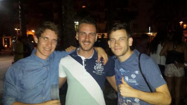 JoseJimenez05's tweet photo. @josevillena94 David Guetta nos espera jajaja Tu lo sabes, yo lo se y hasta Kyle lo sabe ;) http://t.co/nIA4QLzSDH