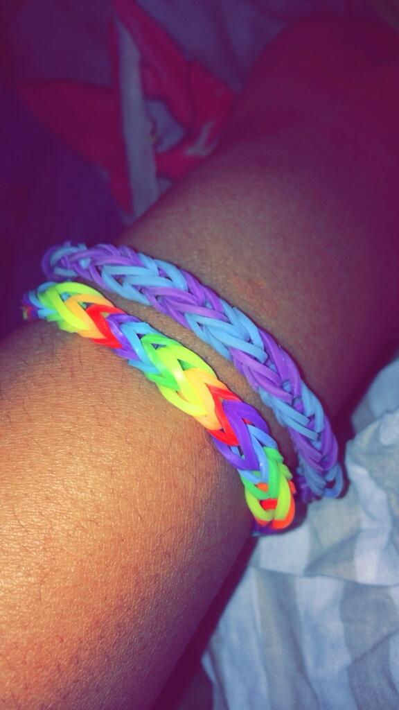 fxckitsnelly_'s tweet photo. Wie heeft ook 🙋 http://t.co/9ZeXv7AwUJ