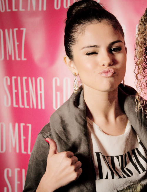 SelGomez_es tweet picture