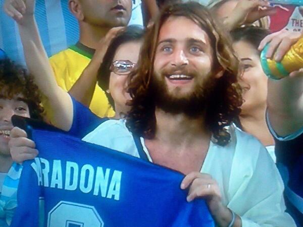 RT SI Se parece a Jesús.   #ARG #Mundial2014 

SIGUENOS