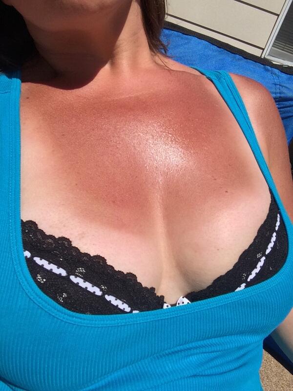 Holy_Elle's tweet image. Is #SweatySunday a thing? It should be. #kcco #tanlines @thechive @KCCOAfterDark @ChiveNewJersey @HotGirlsOfTwitt