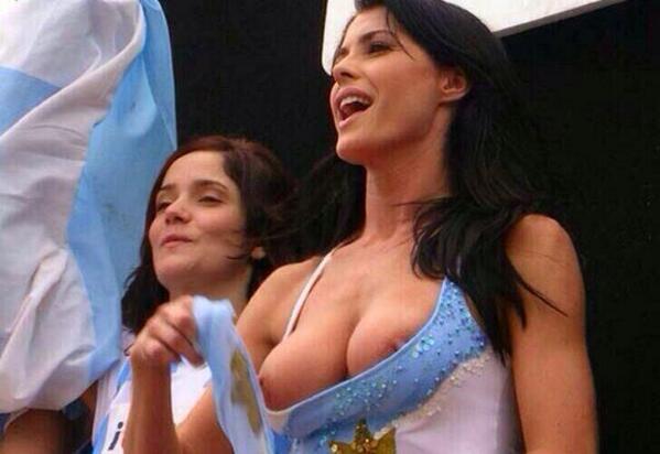 FueOribe's tweet photo. ¡BENDITO MUNDIAL! 😵👅 http://t.co/rPw5o8cUGy