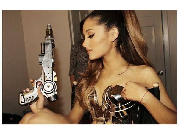 Cristianlb24's tweet image. Ariana Grande preparando un nuevo video. Que hermosa se ve @ArianaGrande demasiado perfecta es ella