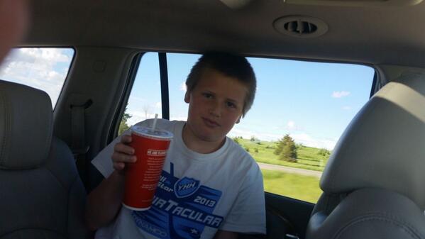 tommym47's tweet image. This is what we resort to when Kooks has to pee every 30 minutes on our way back from Winnipeg.   #smallbladder