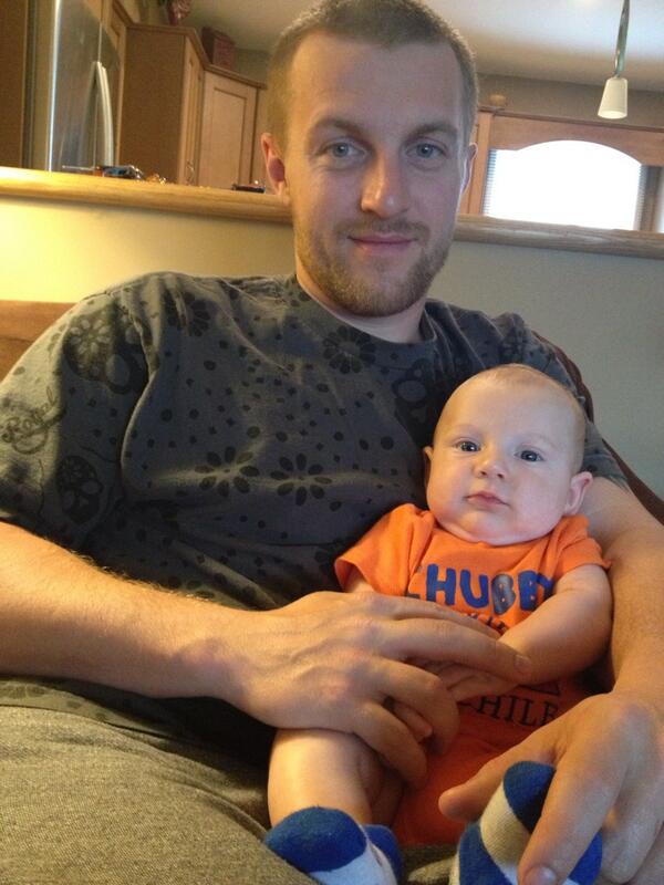aacunaxo's tweet photo. Spending his 1st Father's Day with his mini. #HappyFathersDay #BabyJackson @spikoli420 http://t.co/BVAzhGHXLC