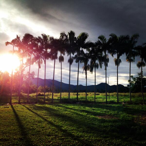 gemmadeavin's tweet image. The #sun burst through the #clouds for 2 minutes on Saturday at #Uppermurray, outside #Tully. #Girrimay #country #FNQ