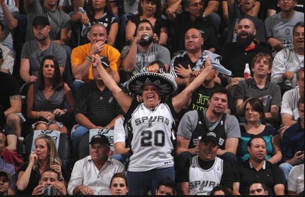 TopFBVids's tweet photo. Miami Heat fans http://t.co/2zh4Ellx6y