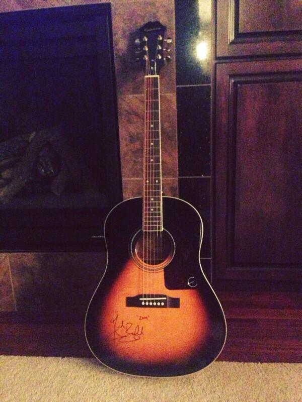 YoungGuns02's tweet photo. Check out this awesome @gordbamford signed guitar up for auction at tomorrow nights auction!! #youngguns http://t.co/eEbgDQM3cK