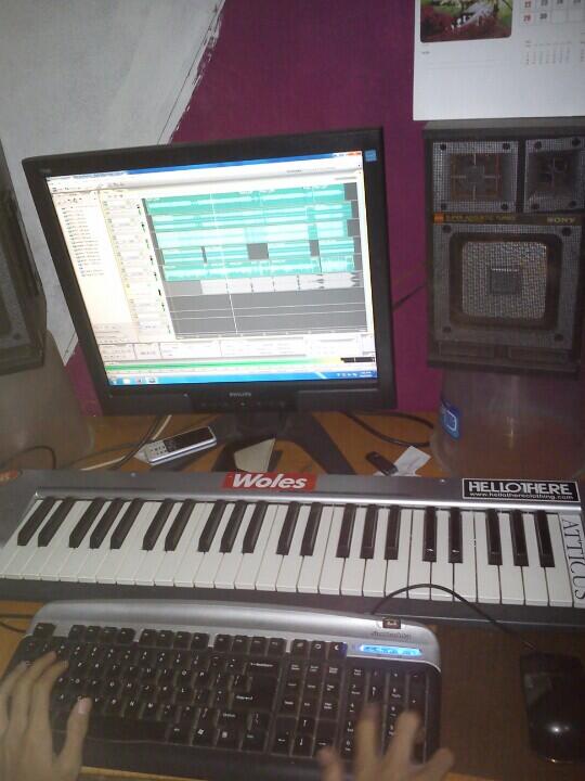 take vocal <a href="/YudhiNovian/">Yudhi Novian</a> home studio with @prandardiyan @iqbalfake <a href="/ricolek/">Rico Wibowo🕷</a>