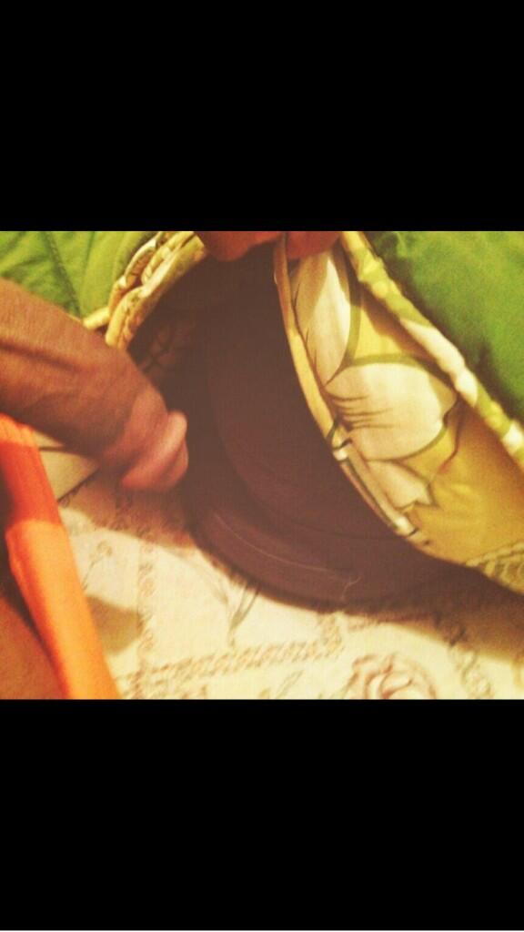 XX_XZAA's tweet image. يحكه فيه وينزله على مكوتها #دياثة #ديوث