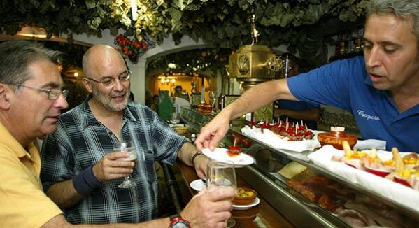A3Noticias's tweet photo. Valladolid, mejor ciudad para salir de tapas según los usuarios de http://t.co/J8nPkLlSLs http://t.co/LROyVFNLPf http://t.co/3TrmYF2IsP