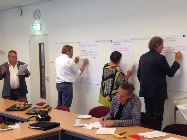 Deelnemers worden aan het werk gezet op de Discussiemiddag van de BVMP.