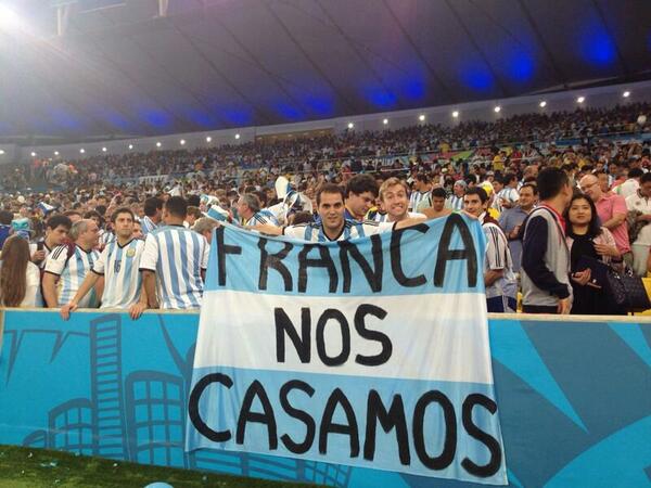 "<a href="/Solminucci/">Solmi</a>: Ay una bandera que dice franca nos casamos? Mori de amorrrr le pidio casamiento!!!!" @Dfajar87