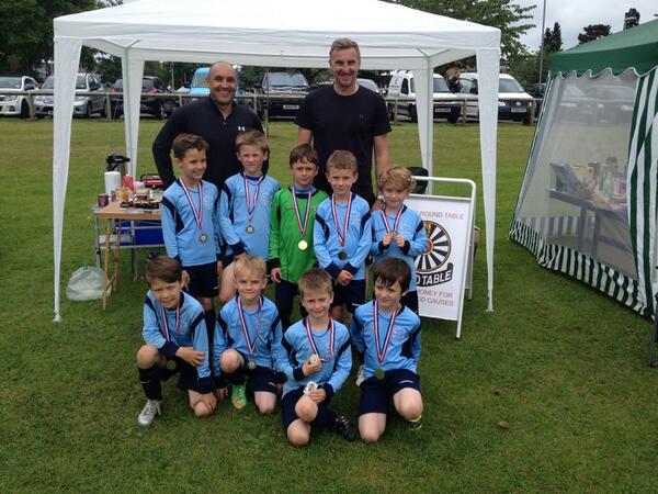Sparta1313's tweet photo. Great work by Hull 36 Round Table giving their fundraising coffers to support local grassroots kids football teams. http://t.co/pfJtL1V8zf