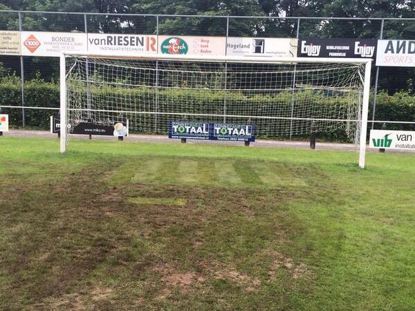 vvGOMOS's tweet image. De doelmonden op ons hoofdveld worden momenteel gerepareerd!
