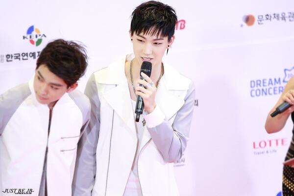 justbejb_jb's tweet photo. [UPDATE]140607 드림콘서트l 레드카펫 3pics #JB #GOT7 #제이비 이뽀라이뽀라~ @Def_soul_JB 재버마 너무이쁘자나ㅎㅎㅎ 고화질은 여기→http://t.co/g832GjKi8S http://t.co/N7xCbk0oAr