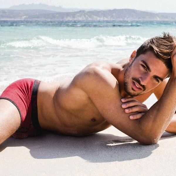 marianodivaio's tweet photo. Good morning from #sardinia!!😅😁 I wish!!! #throwback with @teamjwu when we were shooting!! http://t.co/z6gMHMpzrv http://t.co/uJ4uD5Z6yq