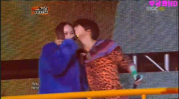 OMOKpop's tweet photo. inget gak? suatu saat krystal dicium taemin :" http://t.co/Vw4ARiHke4