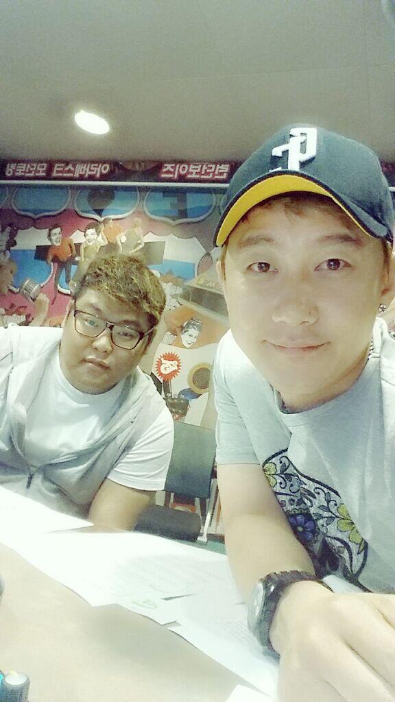 이 매니저랑 다니면 내가 조금이라도 잘 생겨보여서 좋다. 그나저나 트윗 백만년 만인듯.