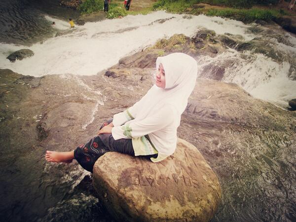 ChilpiieTeteh's tweet photo. me: lagii nungguin kamu..... #moduss
U: cie... cie... siapaaa tuch...??? #ngolok
me: ikan lah , guekan lagi mancing. http://t.co/dJSGXx8m06