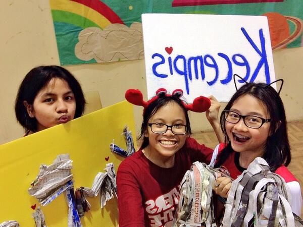 Kecempis's tweet photo. Sebagian tim Cheers nya Kecempis! Hahaha @SoulCrave #selfiemomenterasik http://t.co/Wrd7BcWu9f