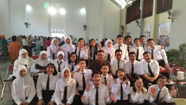 AGENSA91's tweet photo. Wisudaaa:"3 (3) http://t.co/dlvh0dEyQQ