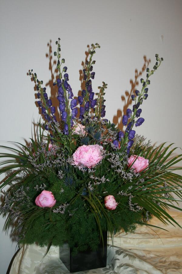 foxdesigned's tweet image. Pink and purple at #The Richmond Gate Hotel - always pretty .#Floristry by Foxdesigned