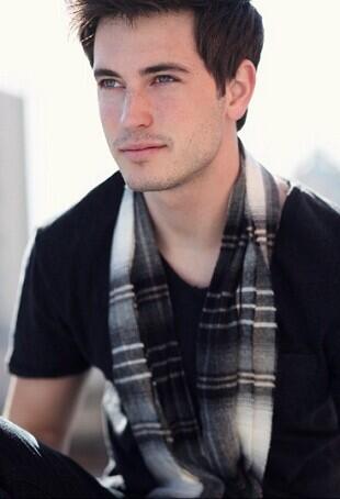 CharlieMonohan's tweet image. Scarf