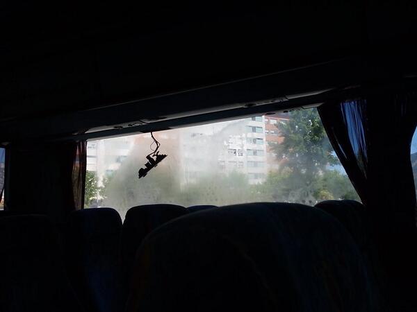 Khorpion's tweet photo. ¡Flipo con la gente! No se respeta ni el transporte público. http://t.co/PMLDKjjsyB