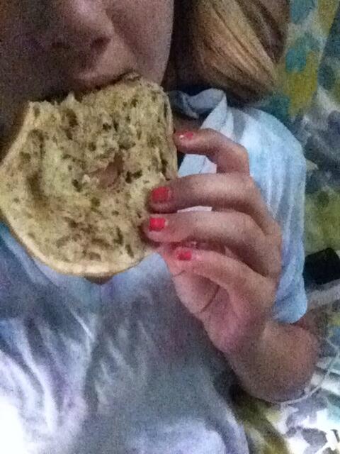 GetToThePointee's tweet image. me eating my feelings away