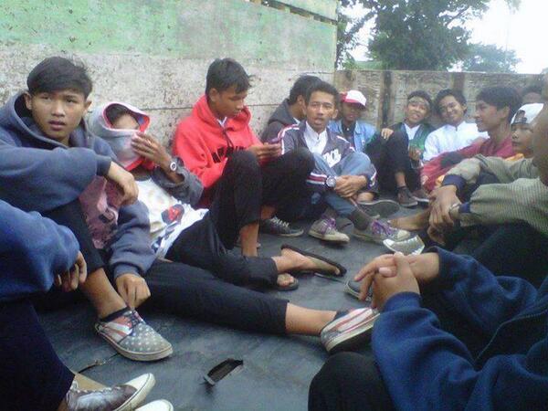 jalannya kok ngumpet sih RT@ADHIE_LUHUR53 kangen pash ke cibinong :(